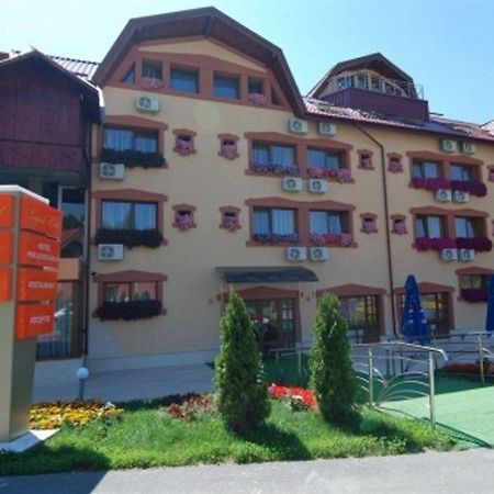 Grand Hotel Perla Ciucasului Tărlungeni 外观 照片
