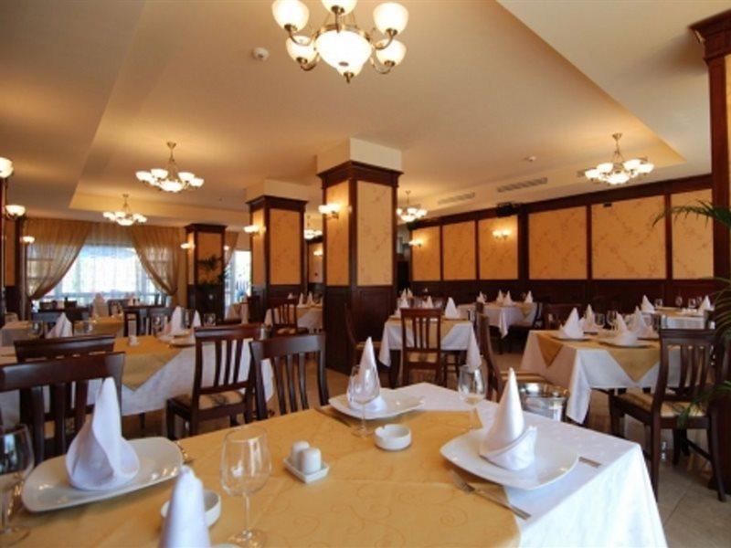 Grand Hotel Perla Ciucasului Tărlungeni 外观 照片