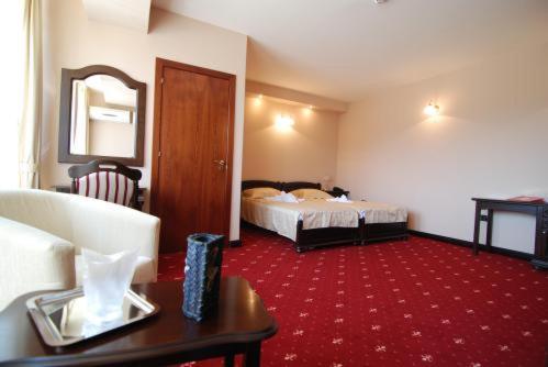 Grand Hotel Perla Ciucasului Tărlungeni 外观 照片