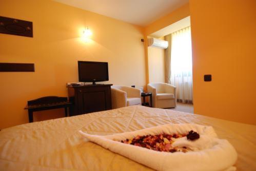 Grand Hotel Perla Ciucasului Tărlungeni 外观 照片