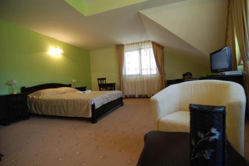 Grand Hotel Perla Ciucasului Tărlungeni 外观 照片