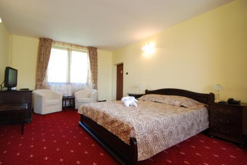 Grand Hotel Perla Ciucasului Tărlungeni 外观 照片