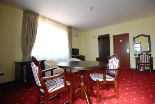 Grand Hotel Perla Ciucasului Tărlungeni 外观 照片