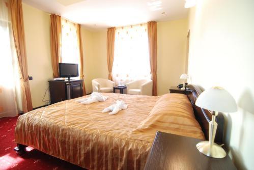 Grand Hotel Perla Ciucasului Tărlungeni 外观 照片